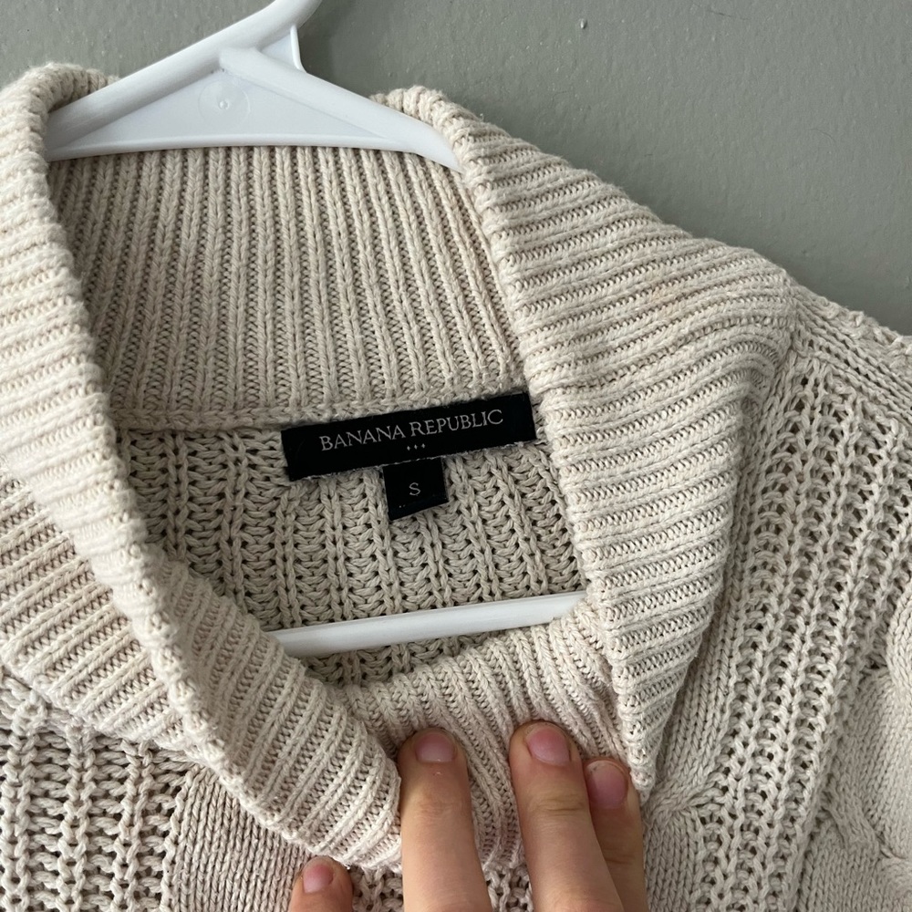 Size Small Banana Republic Cable Knit Cream Sweater